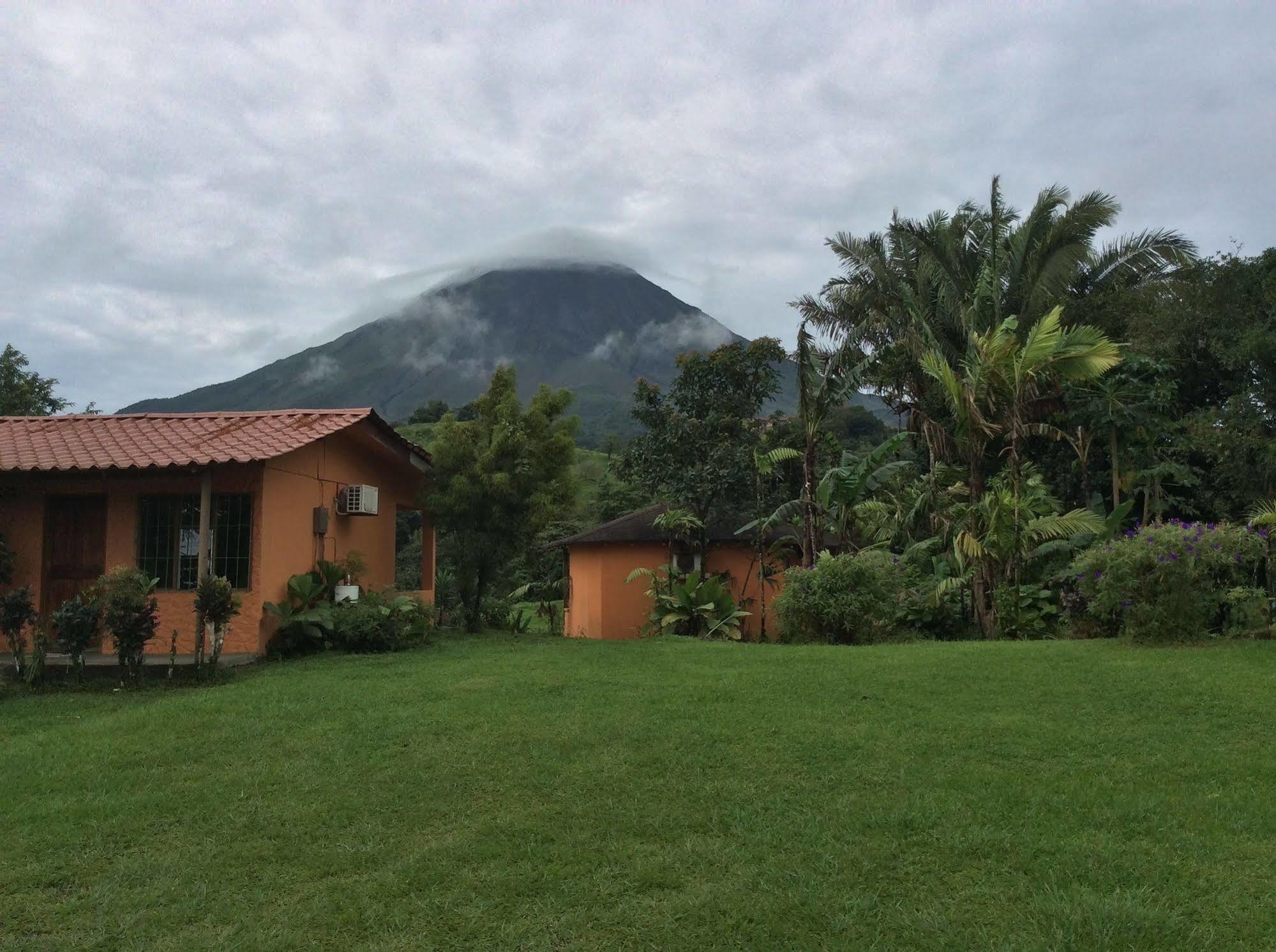 Hotel Cabinas Los Guayabos La Fortuna Exterior foto