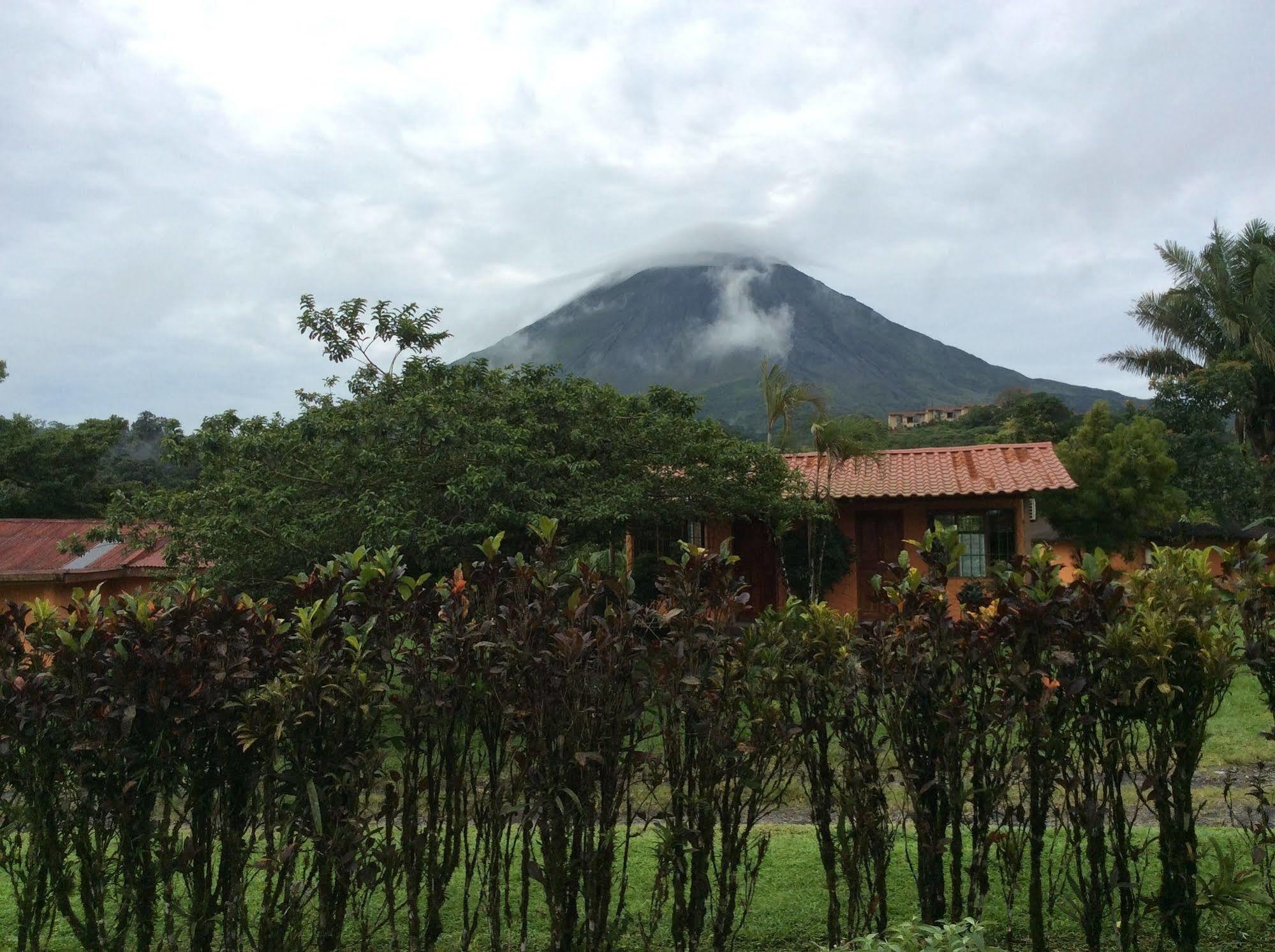 Hotel Cabinas Los Guayabos La Fortuna Exterior foto
