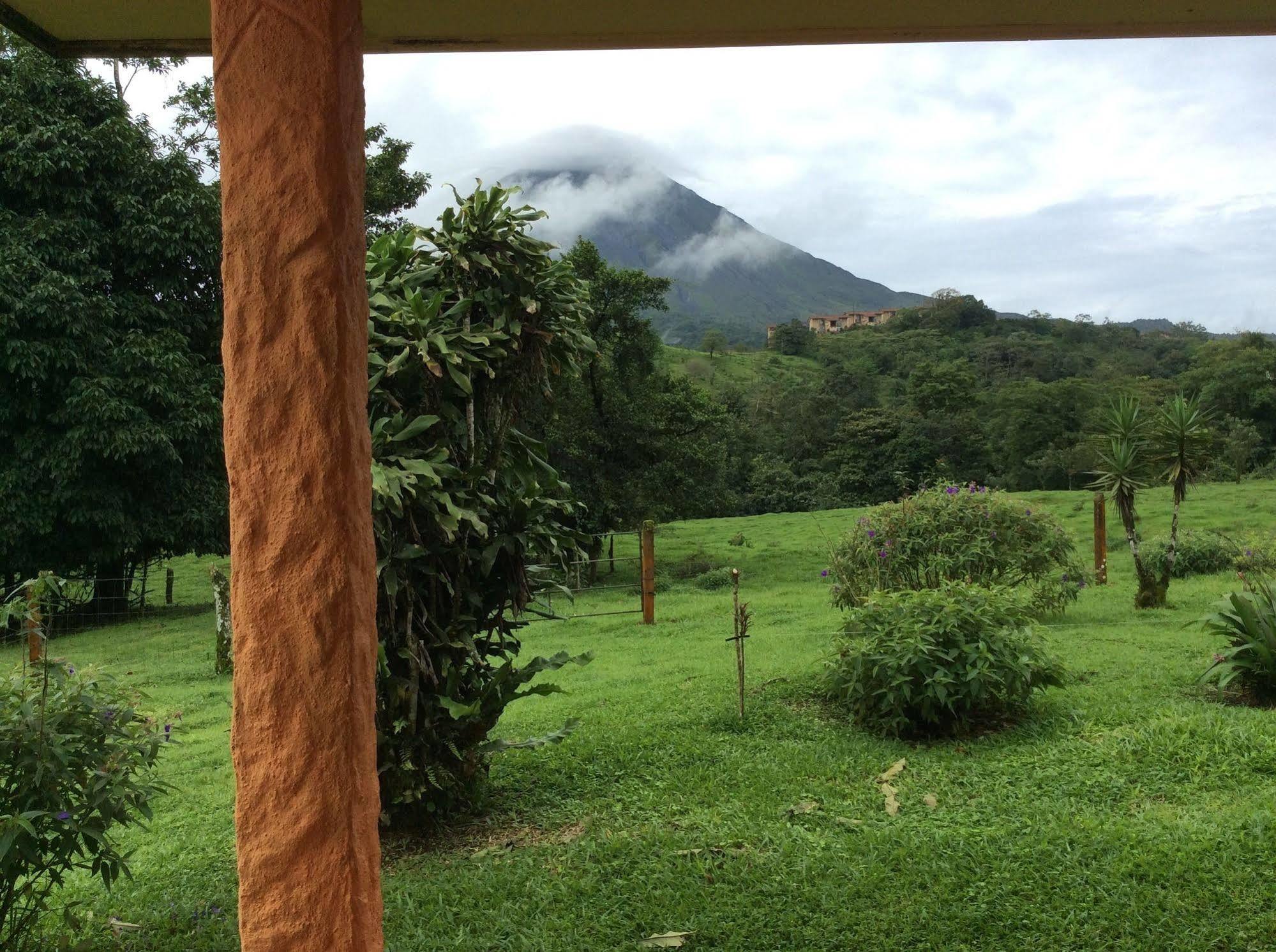 Hotel Cabinas Los Guayabos La Fortuna Exterior foto
