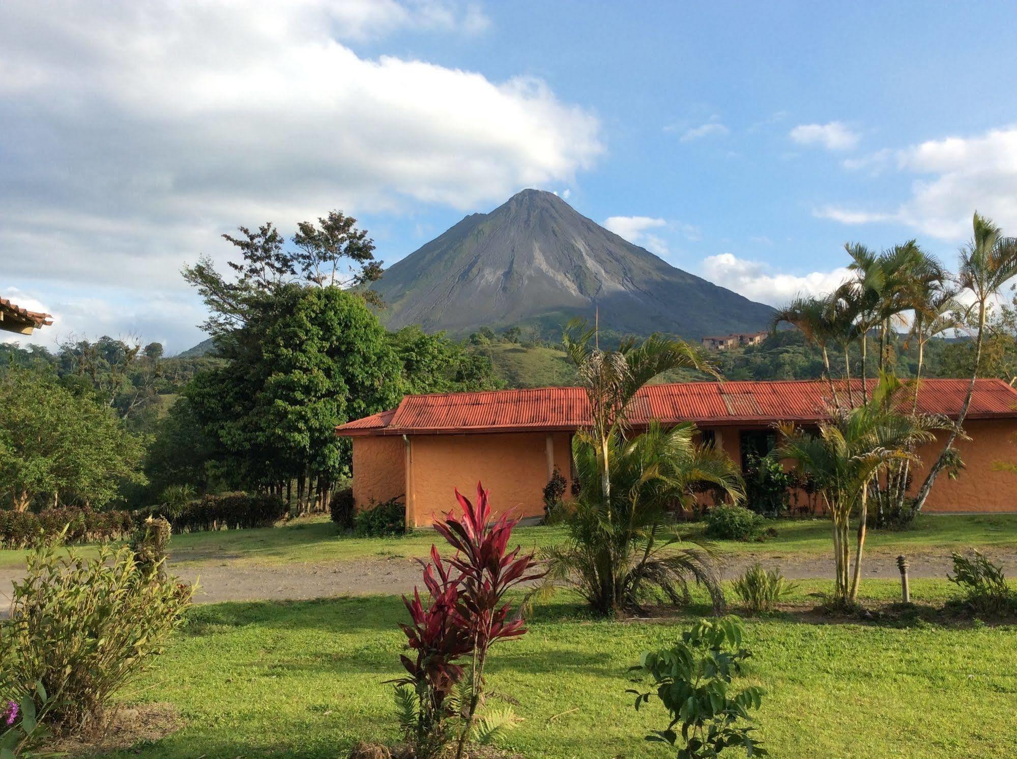 Hotel Cabinas Los Guayabos La Fortuna Exterior foto