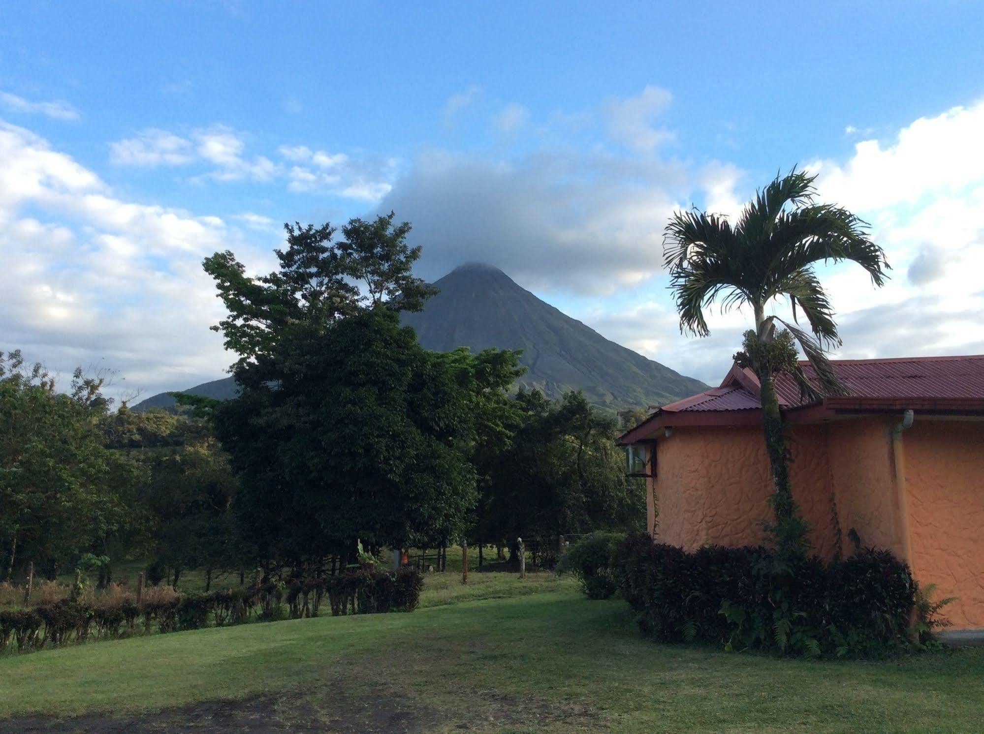 Hotel Cabinas Los Guayabos La Fortuna Exterior foto